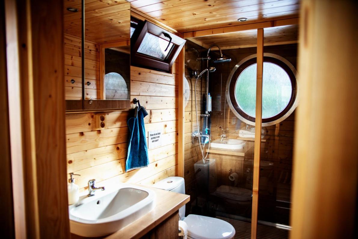 Hotel Houseboat Bonanza Prag Exterior foto